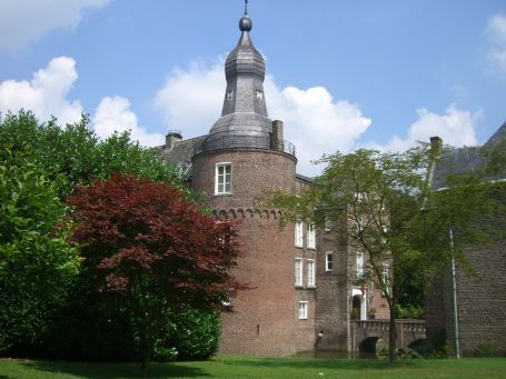 Bergen : Kasteel Well, der runde Turm der Hauptburg